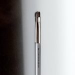 MÁDARA Precision Brush #24 - dubbelzijdig - synthetische haren - spoolie - Image 2