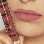 Deborah Milano Fluid Velvet Mat Lipstick - 02 Romantic Pink - Image 2