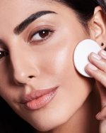 Miracle Touch Liquid Illusion Foundation By Max Factor #075-golden - Image 3