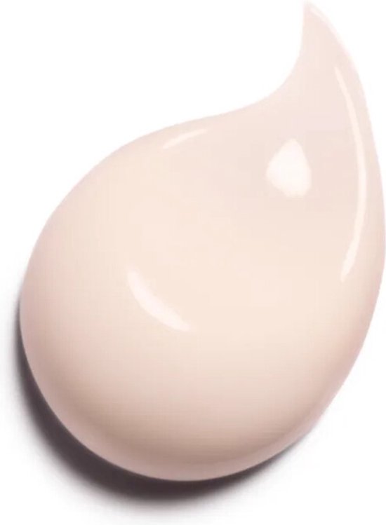 550x749-26 Chanel Le Lift La CrA me Main Hand Cream 50ml - Image 1