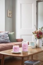 Yankee Candle - Hand Tied Blooms Signature Medium Jar - Image 2