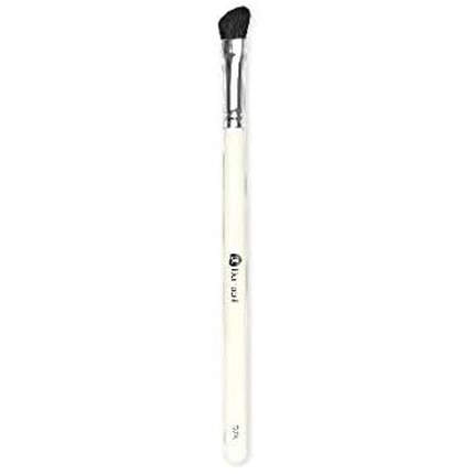 U2BzvwZBFCSpvLxGkdHNrH Dermacol Eyeshadow Brush D73 - Image 1