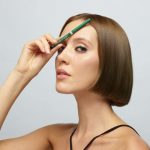 L’Oréal Paris Infallible Grip Gel Automatic Eyeliner - 001 Intense Black - Zwart - Opdraaibaar gelpotlood met een handige sponsapplicator - 5g - Image 3