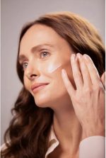 Sisley Sisleya L’Integral Radiance AntiDark Spot Serum 30 ml - Image 4