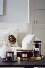WoodWick Hourglass Large Geurkaars - Black Cherry - Image 4