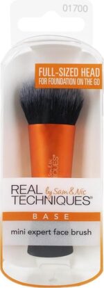 Real Techniques Mini Expert Face Brush - Image 2