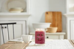 Yankee Candle - Black Cherry Signature Large Jar - Image 3