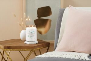 Yankee Candle - Baby Powder Signature Large Jar - Image 2