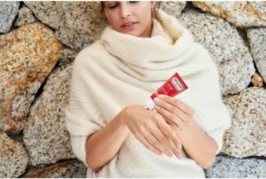 Weleda Pomegranate Regenerating Hand Cream 50 ml - Image 4