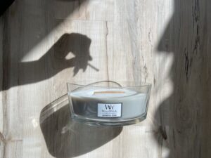 WoodWick Lavender & Cedar Ellipse Candle - Image 3