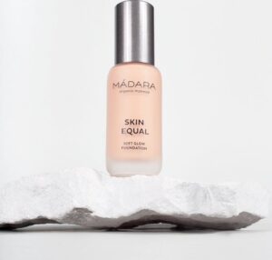 MÁDARA Skin Equal Foundation #30 Rose Ivory 30 ml - vegan - SPF 15 - Image 2