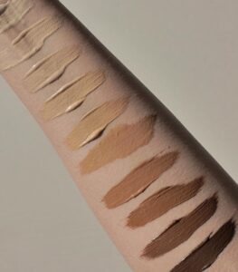 MÁDARA Skin Equal Foundation #10 porcelain 30 ml - vegan - SPF 15 - Image 4