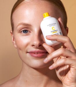 MÁDARA Vitamine C Intense Glow Serum 30 ml - vitamin c en e - vegan - Image 4