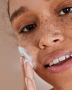 NIVEA Naturally Clean Face Bar Zuiverende Scrub 75 gr - Image 4