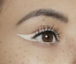 L'Oréal Paris Infaillible Grip 36HR Meta Light Eyeliner – Wit – Polar White – Opdraaibaar gelpotlood met ingebouwde puntenslijper - 5 g - Image 2